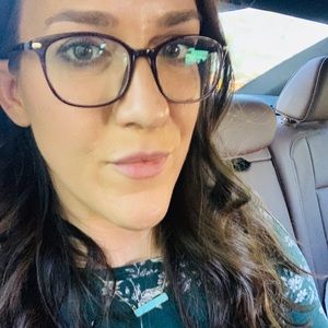 Meet your Posher, Adrienne